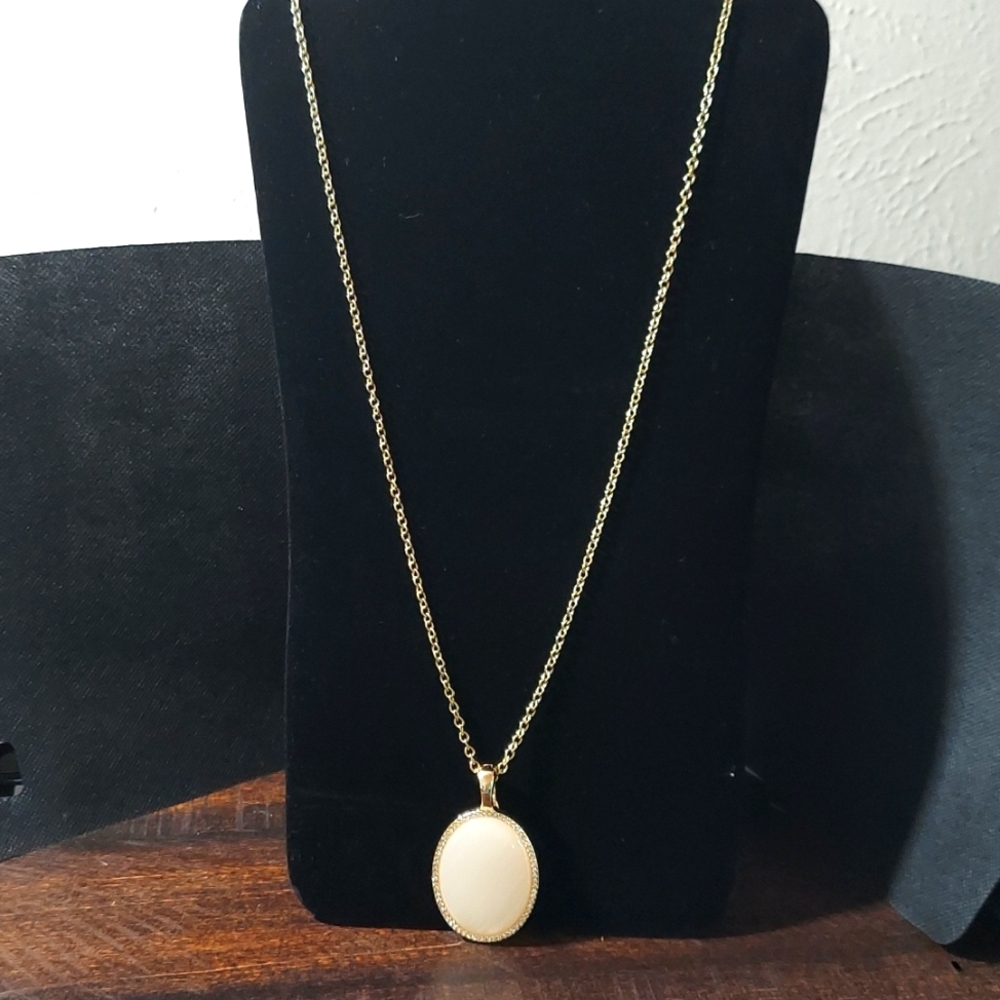 Daisy chain necklace